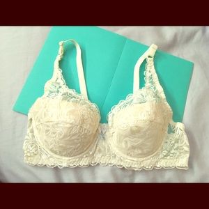Bra in white lace 32 A